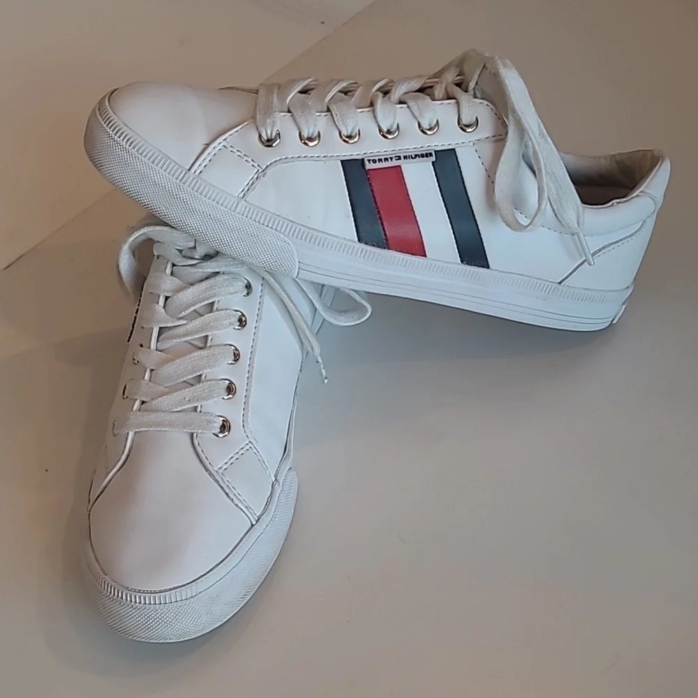 Tommy Hilfiger Lightz Low Top Lace Up Sneaker Red & Navy Stripes Smooth Upper